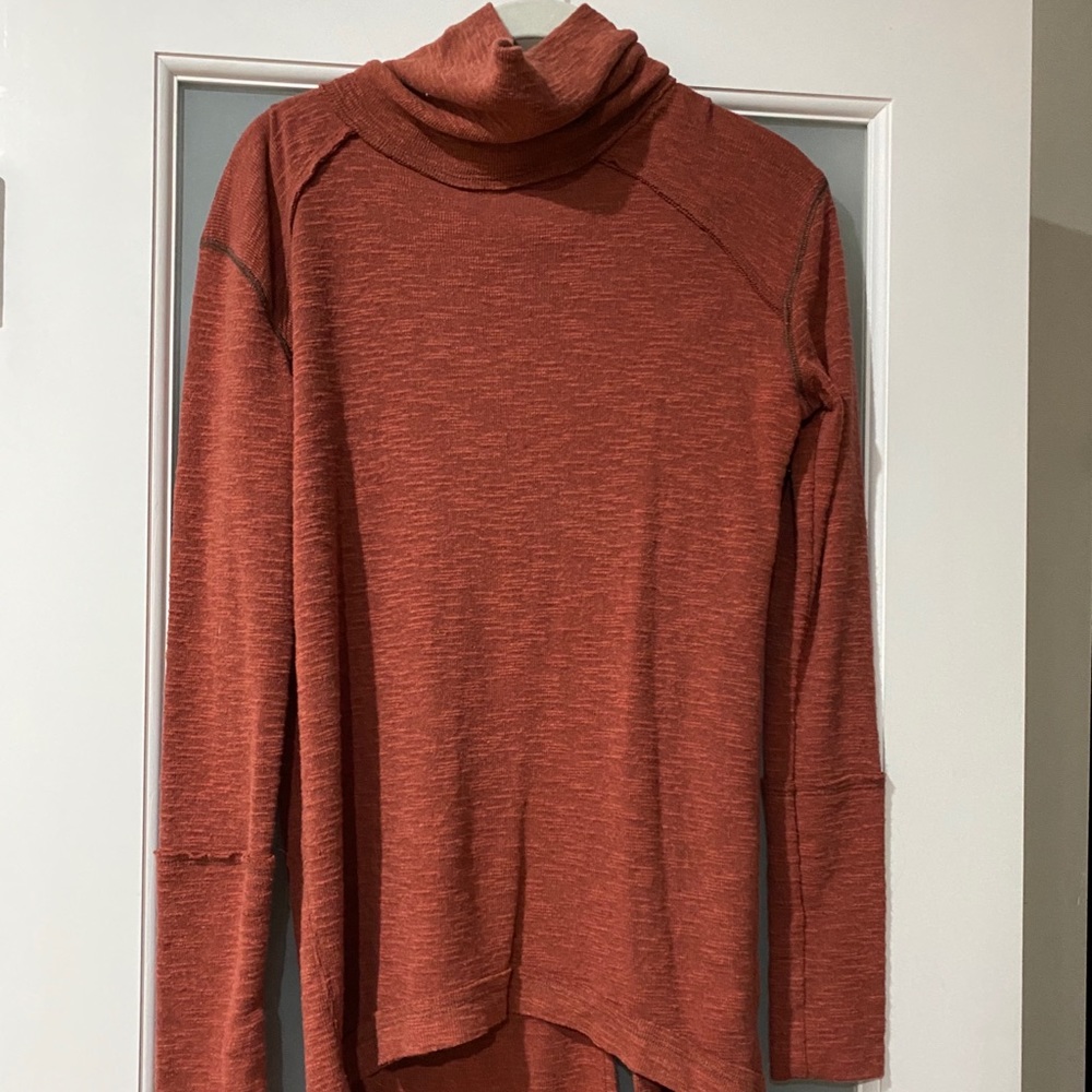 Free People Split-back turtleneck sweater in rust